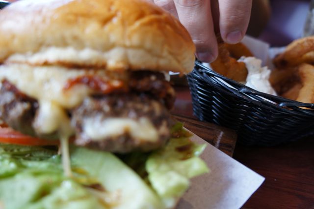 Review: The Snug, Lensfield Road burger